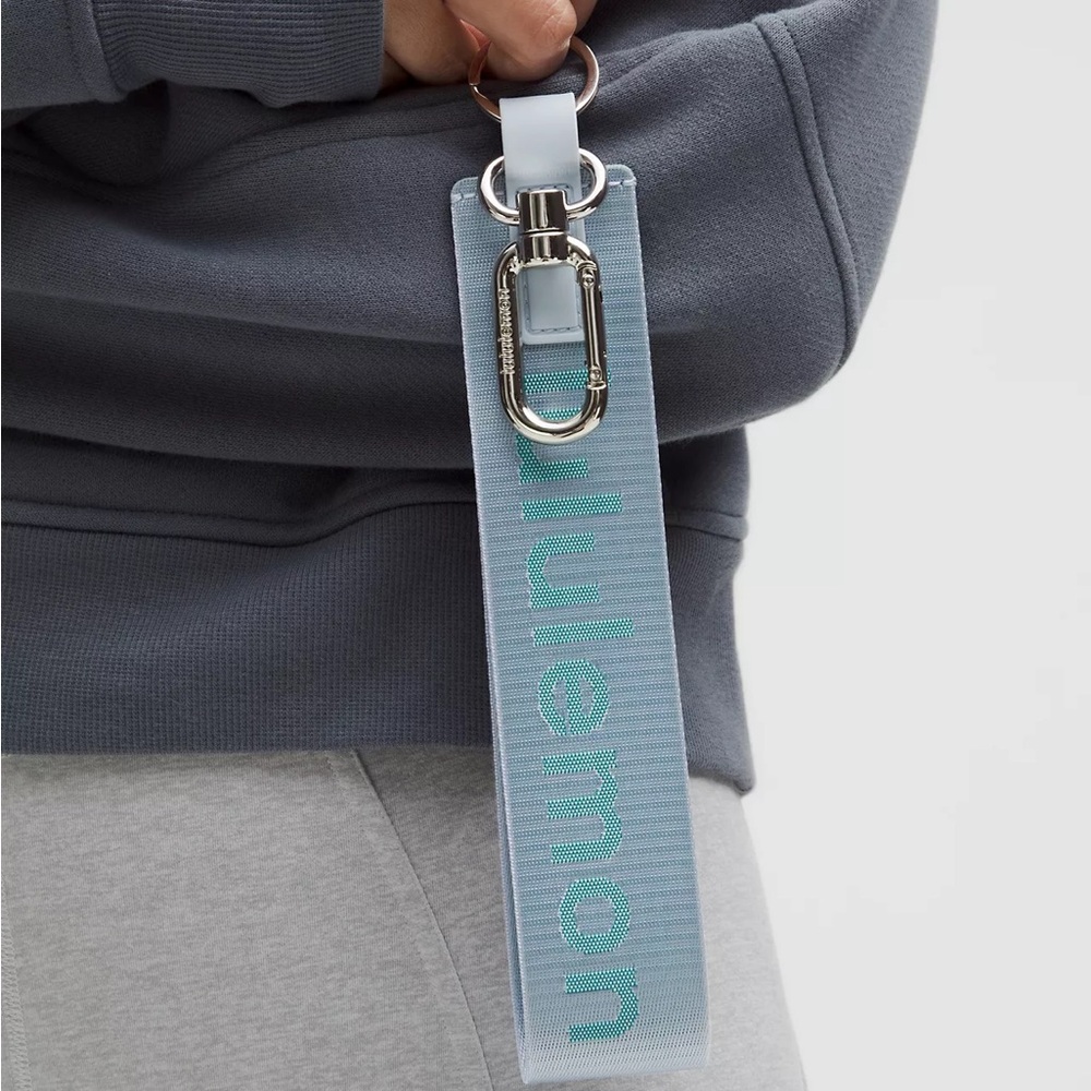 Lululemon Never Lost Keychain- Starch Blue/Sonic Teal
